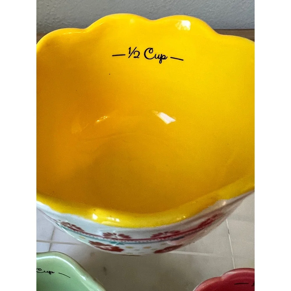 The Pioneer Woman Nesting Measuring Cups Red Set 3pcs, Missing 1 cup